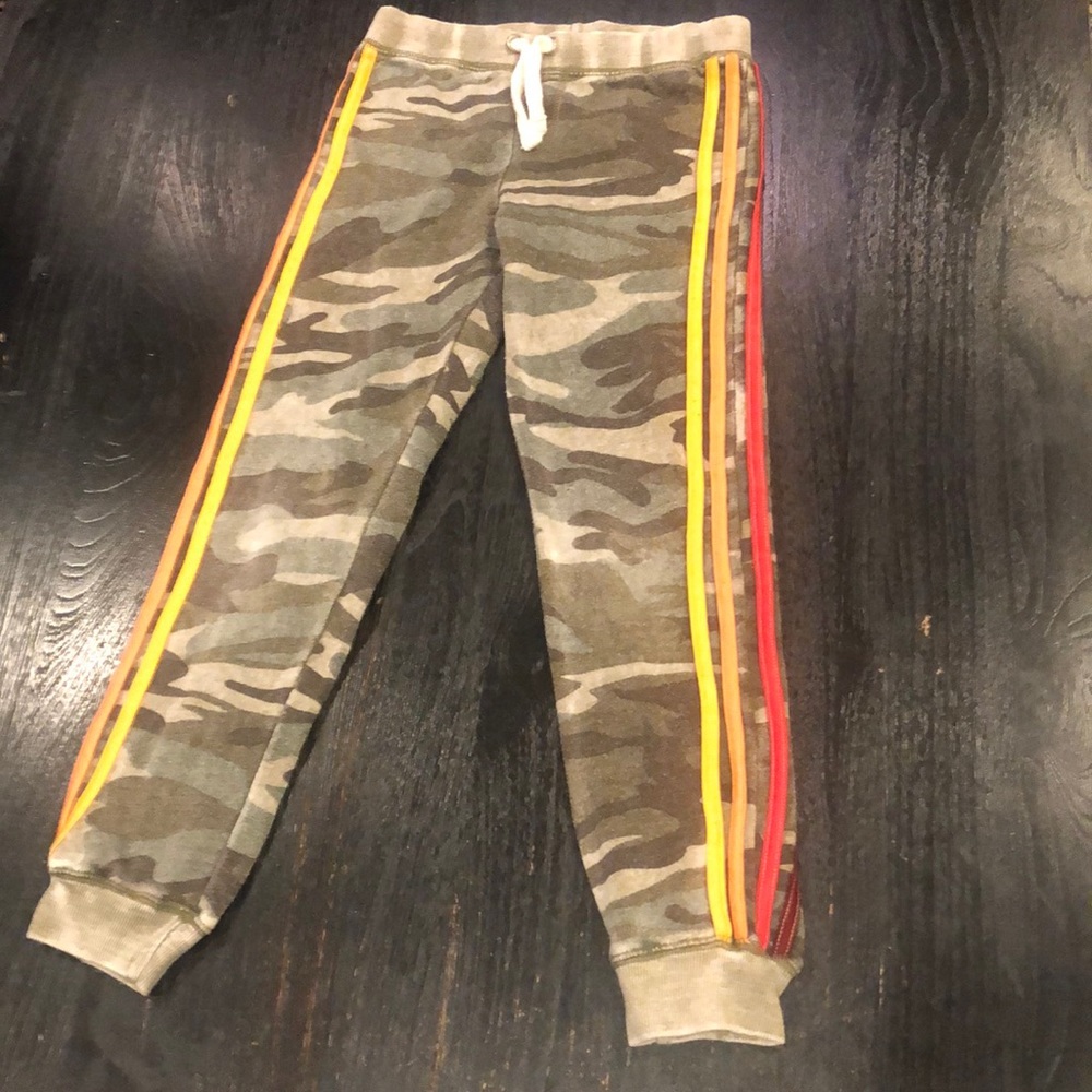 Kids girls camouflage sweatpants. Size 10-12